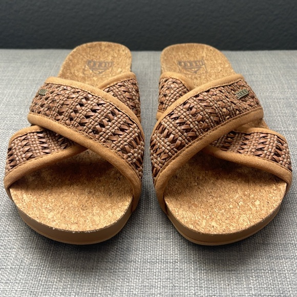 Reef Cushion Woven Bloom, brunette - Picture 3 of 7